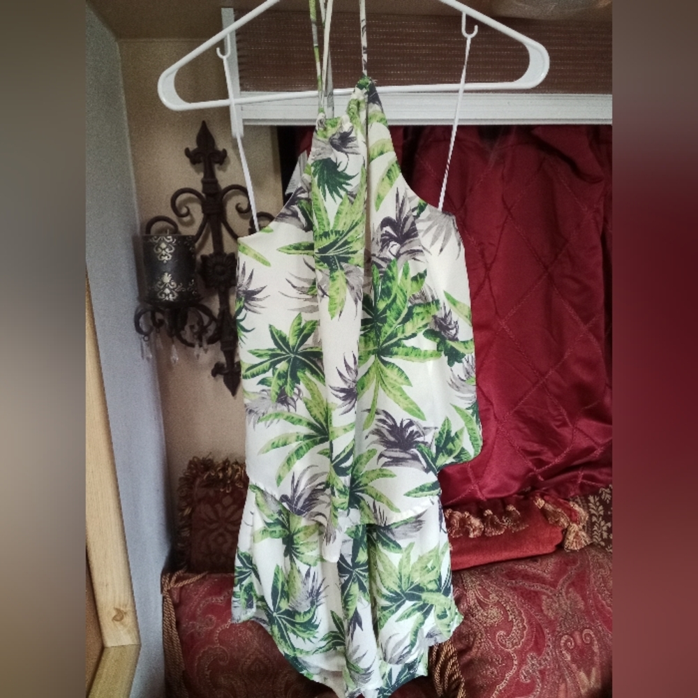 Alya palm tree pattern romper size small